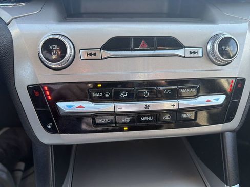 Used 2022 Ford Explorer XLT w/ Equipment Group 202A image 19