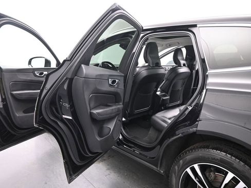 Used 2021 Volvo XC60 T5 Momentum w/ Premium Package image 17