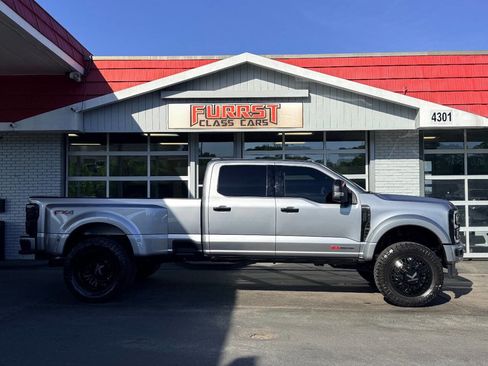 Used 2024 Ford F450 Platinum w/ FX4 Off-Road Package image 4