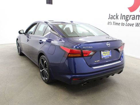Used 2023 Nissan Altima 2.5 SR w/ SR Premium Package FWD image 3
