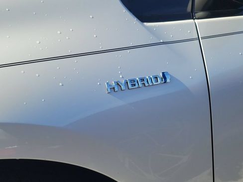 Certified 2017 Toyota Prius Four Touring FWD image 8