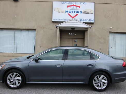 Used 2018 Volkswagen Passat 2.0T SE FWD image 5