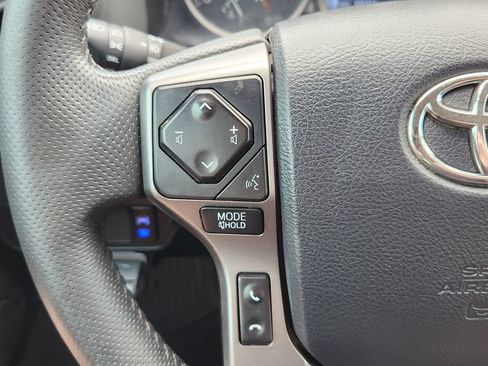Used 2020 Toyota Tacoma SR5 AWD/4WD image 15