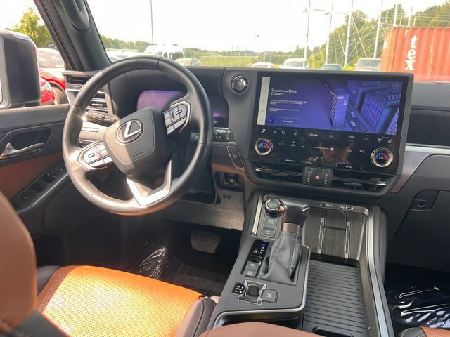 Used 2024 Lexus GX 550 w/ Accessory Package (31) AWD/4WD image 18