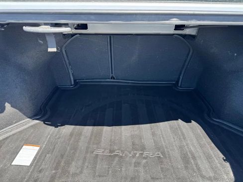 Used 2017 Hyundai Elantra SE FWD image 10