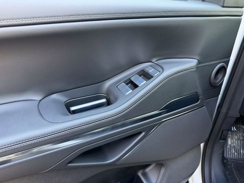New 2026 Lincoln Navigator L Premier AWD/4WD image 13