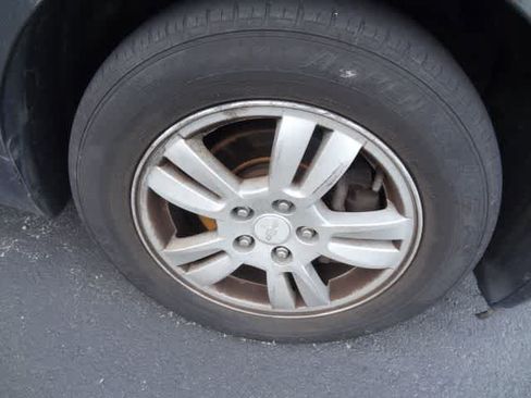 Used 2014 Chevrolet Sonic LT FWD image 12