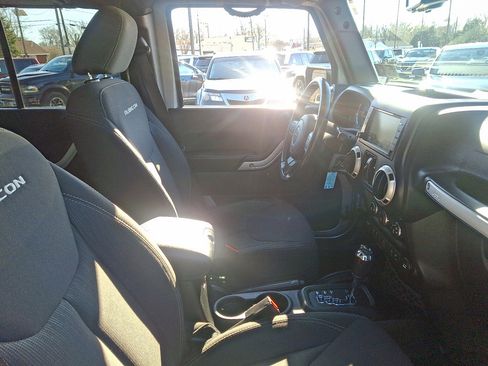 Used 2018 Jeep Wrangler Unlimited Rubicon w/ Cold Weather Group image 11