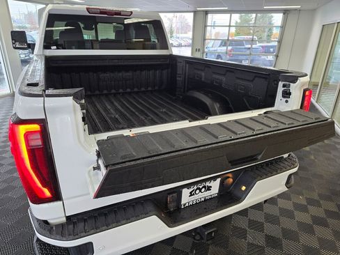 Used 2025 GMC Sierra 3500 Denali w/ Denali Reserve Package image 17