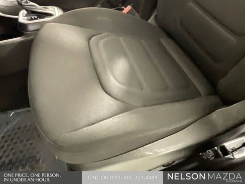 Used 2021 Jeep Renegade Latitude w/ Convenience Group FWD image 24