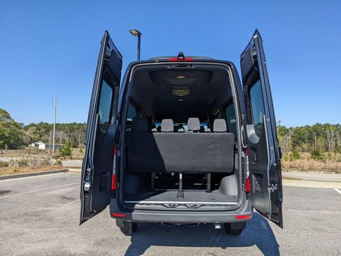 Used 2024 Mercedes-Benz Sprinter 2500 image 37