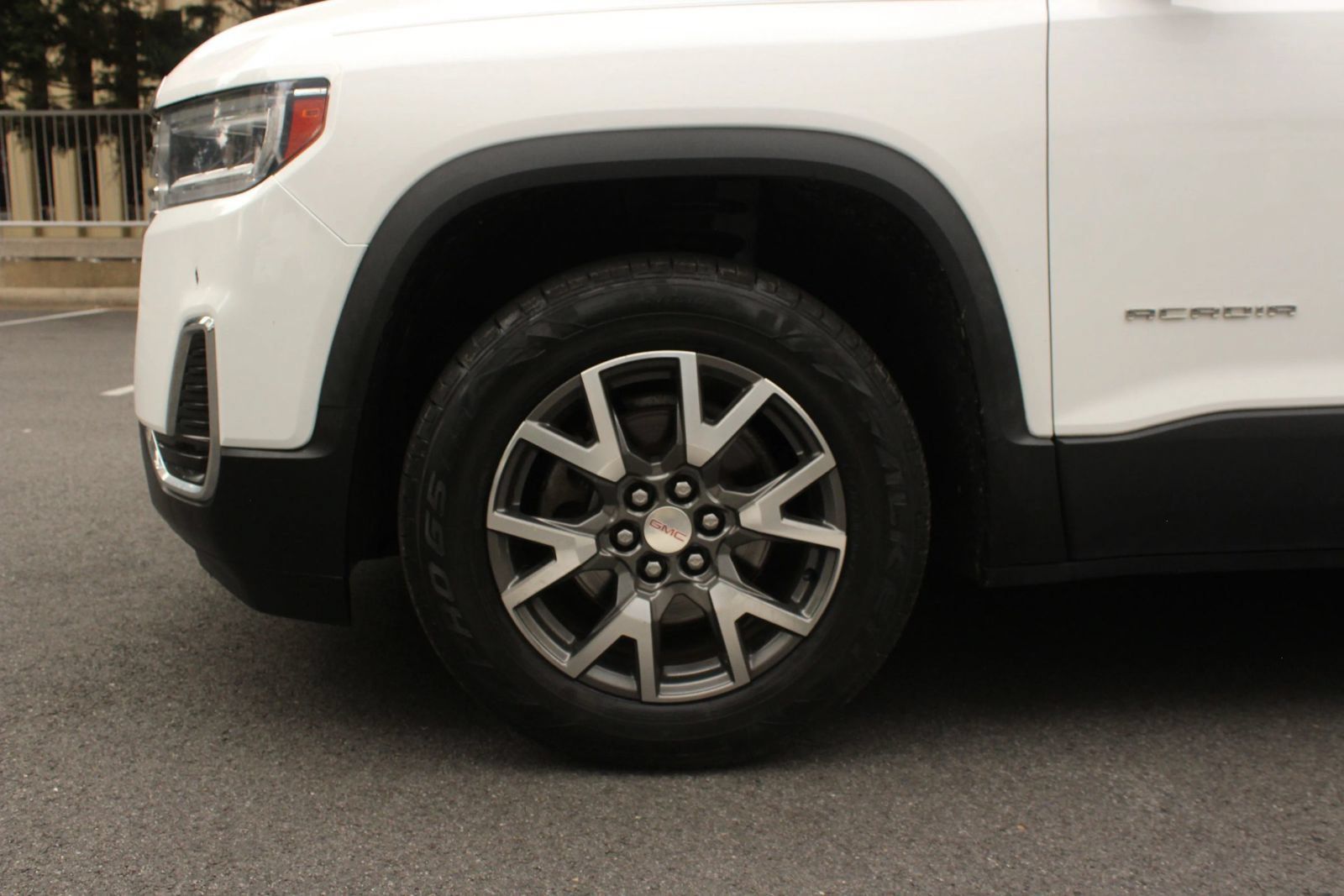 Used 2020 GMC Acadia SLE w/ Driver Convenience Package FWD image 11