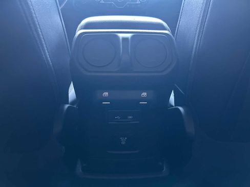 Used 2018 Jeep Wrangler Unlimited Sahara image 22