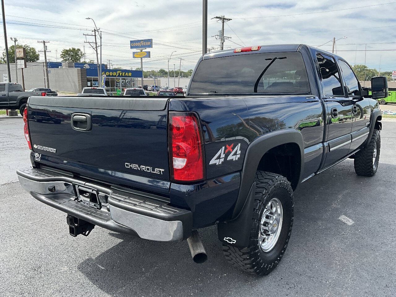 Used 2005 Chevrolet Silverado 2500 LS w/ Heavy-Duty Power Package AWD/4WD image 5