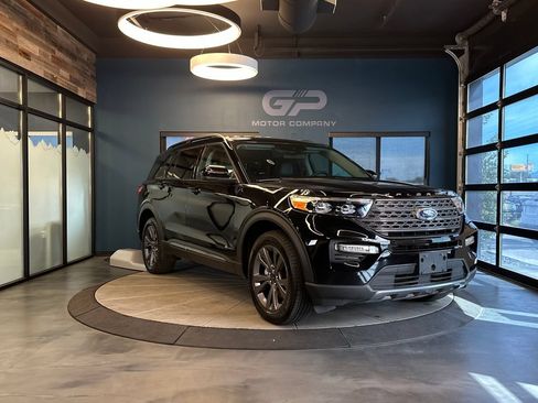 Used 2024 Ford Explorer XLT w/ Equipment Group 202A AWD/4WD image 1