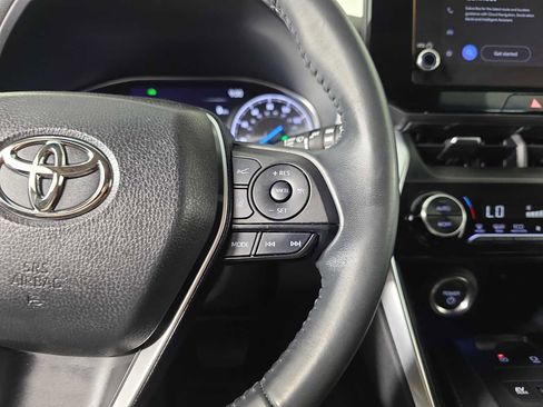 Used 2024 Toyota Venza LE image 19