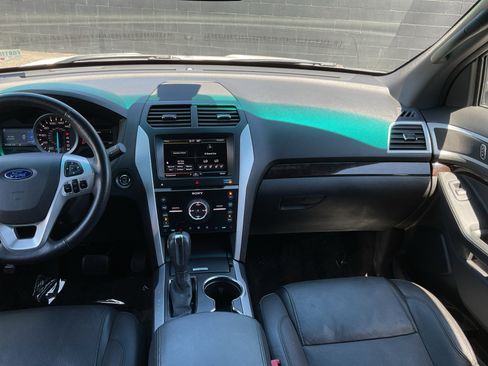 Used 2015 Ford Explorer Limited w/ Equipment Group 302A FWD image 16