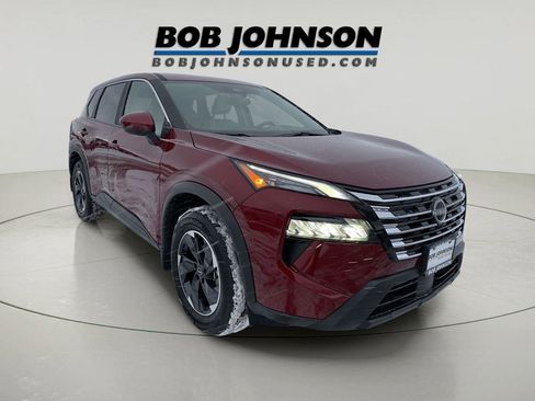 Used 2025 Nissan Rogue SV image 1