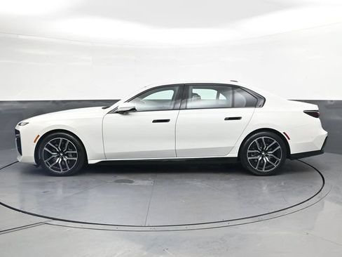 Used 2024 BMW 740i xDrive AWD/4WD image 9