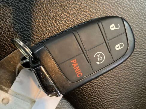 Used 2024 Jeep Compass Latitude AWD/4WD image 30