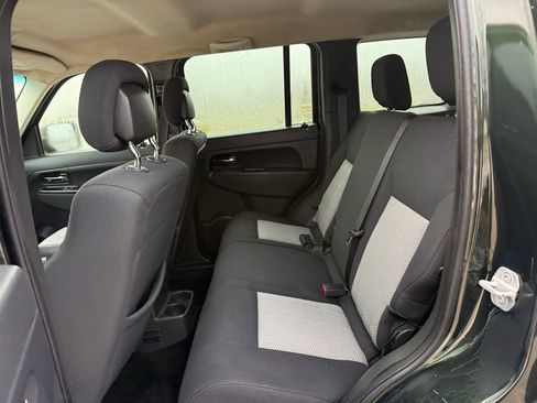 Used 2010 Jeep Liberty Sport image 13