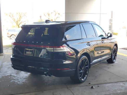New 2026 Lincoln Aviator Reserve w/ Jet Appearance Package image 4