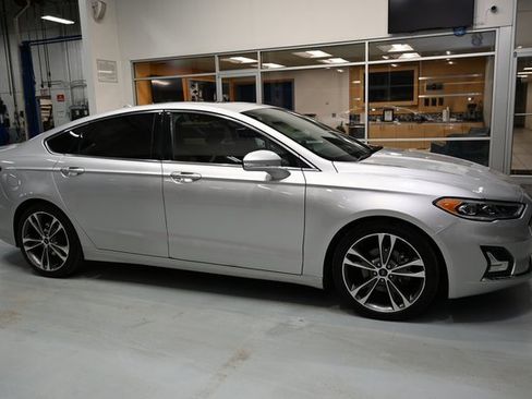 Used 2019 Ford Fusion Titanium image 4