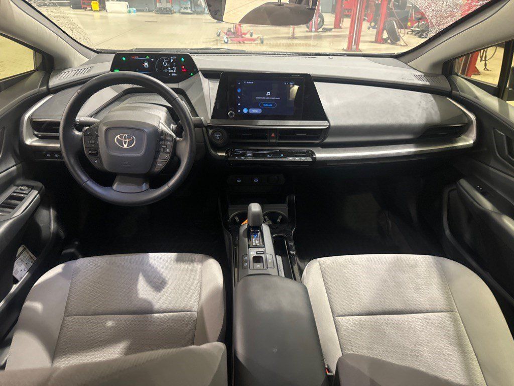 Used 2026 Toyota Prius LE FWD image 10