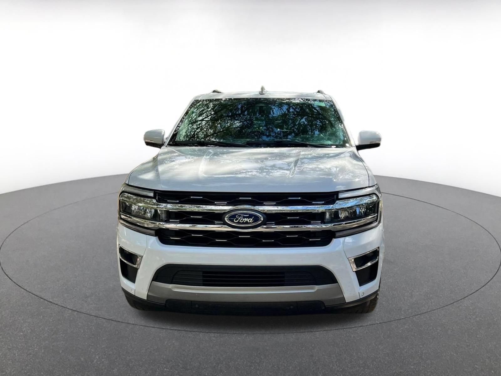 Used 2024 Ford Expedition Limited RWD image 2