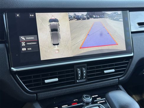 Used 2019 Porsche Cayenne image 19