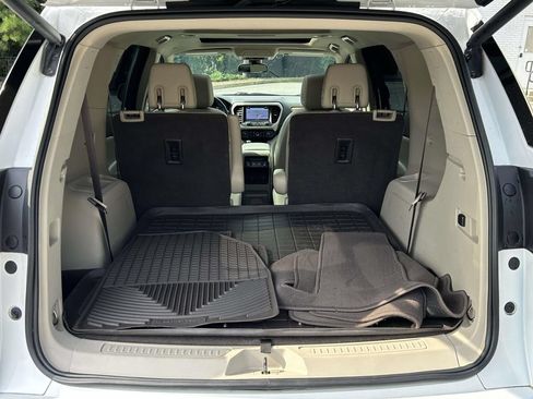 Used 2019 GMC Acadia Denali w/ Technology Package AWD/4WD image 10