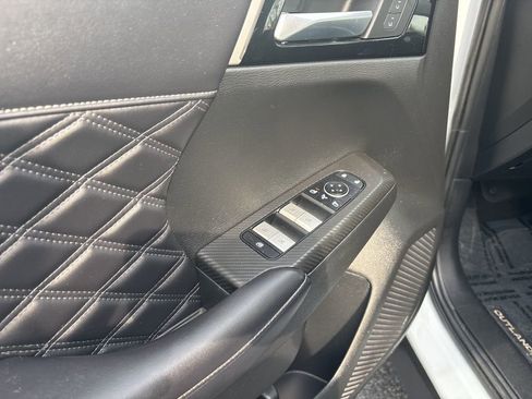 Used 2023 Mitsubishi Outlander SEL AWD/4WD image 14