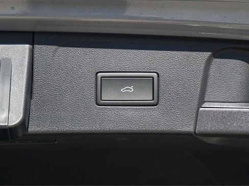 New 2026 Volkswagen Atlas SE image 25