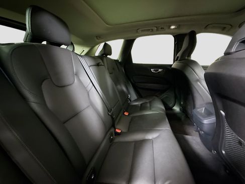 Used 2025 Volvo XC60 B5 Plus image 27