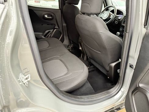 Used 2021 Jeep Renegade Latitude AWD/4WD image 25