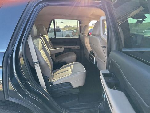 Used 2023 Ford Expedition XLT image 12