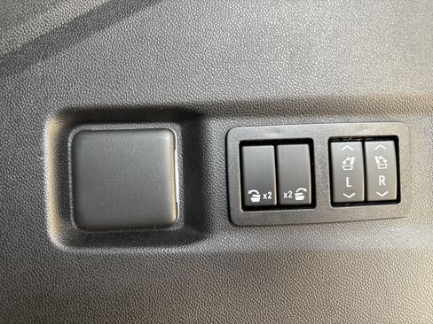 Used 2021 GMC Yukon AT4 w/ AT4 Premium Package AWD/4WD image 41