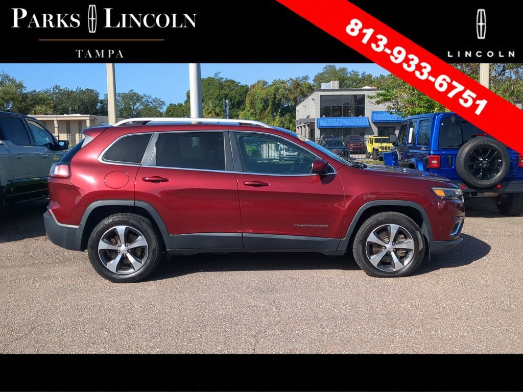 Used 2019 Jeep Cherokee Limited w/ Technology Group AWD/4WD image 3