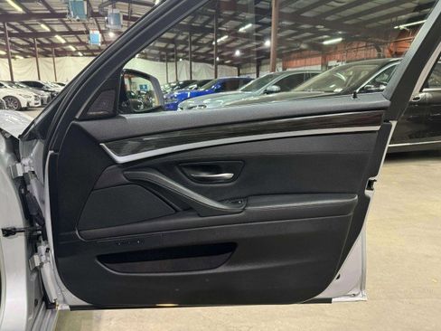 Used 2014 BMW 550i xDrive Sedan image 38