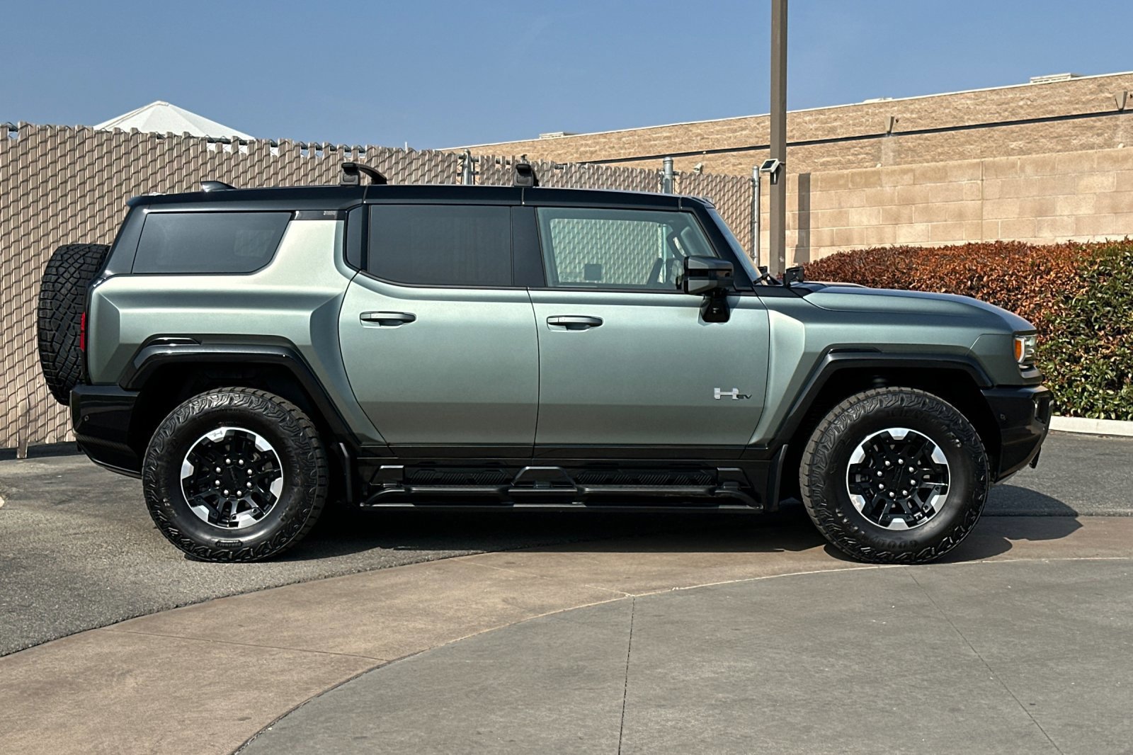 Certified 2024 GMC Hummer EV 3X w/ Extreme Off-Road Package AWD/4WD image 3
