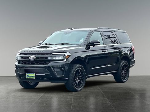 Used 2024 Ford Expedition Limited AWD/4WD image 4