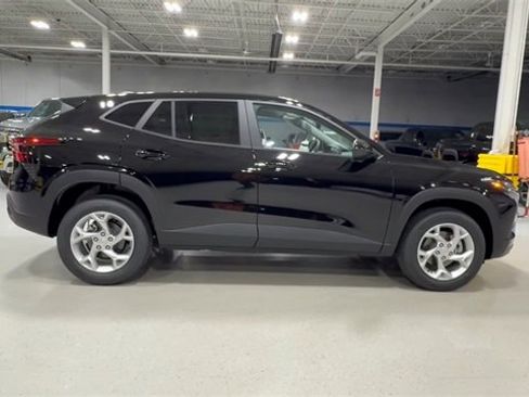 New 2026 Chevrolet Trax LS image 3