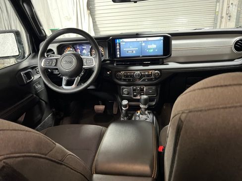 Used 2025 Jeep Wrangler Unlimited Sahara AWD/4WD image 14