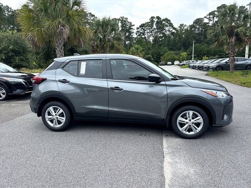 New 2025 Nissan Kicks Play S image 31