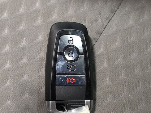 Used 2020 Ford Escape SE image 32