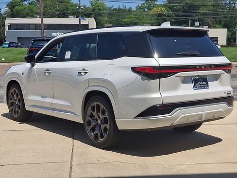 New 2026 Lexus TX 500h AWD image 3