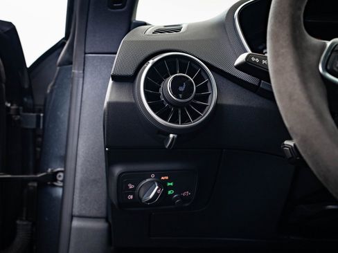 Used 2018 Audi TT RS w/ Technology Package image 38