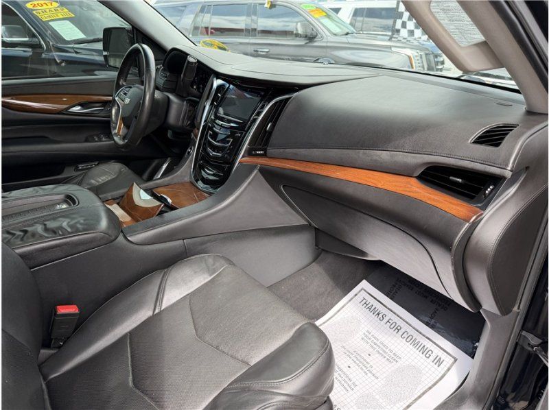 Used 2016 Cadillac Escalade ESV Luxury AWD/4WD image 36