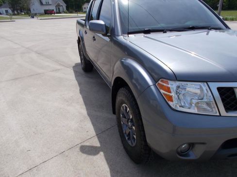 Used 2020 Nissan Frontier PRO-4X w/ Pro-4x Utility Package image 10