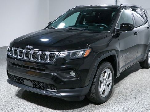 Used 2024 Jeep Compass Latitude AWD/4WD image 30